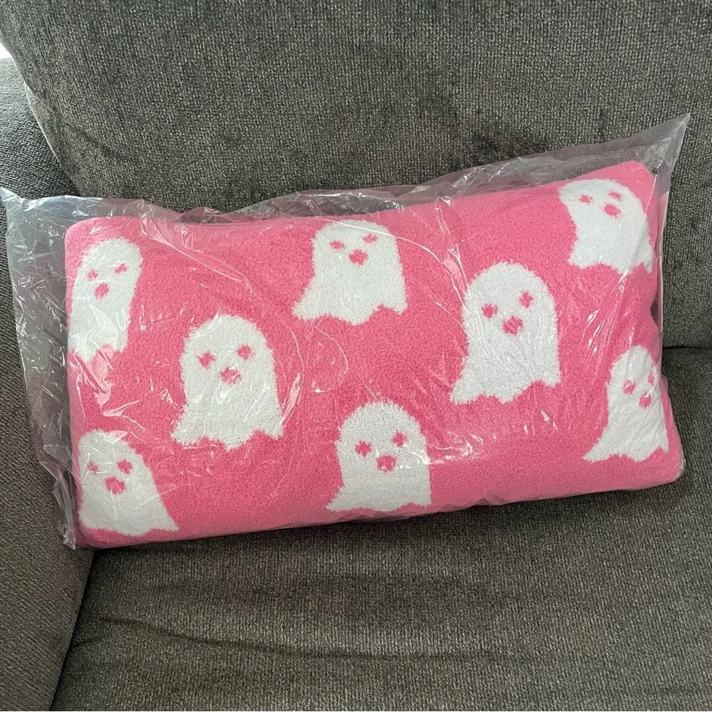 NEW NWT Cupcakes and Cashmere Knit Pink Ghost Pillow Halloween Viral